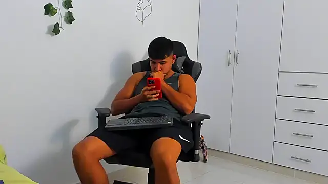 Snapshot of Bray_Kevin chatting on 12/14/25, 10:58 Bray Kevin online show from 12/14/25, 10:58