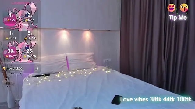 Snapshot of Tracy-Taylor chatting on 01/04/25, 08:06 Tracy-Taylor online show from 01/04/25, 08:06