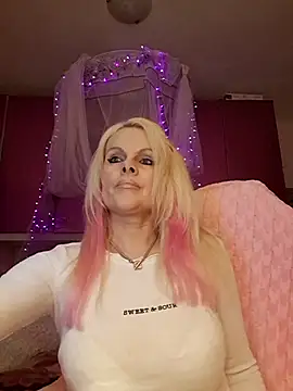 Snapshot of Angeldevilus chatting on 12/04/25, 06:27 Angeldevilus online show from 12/04/25, 06:27