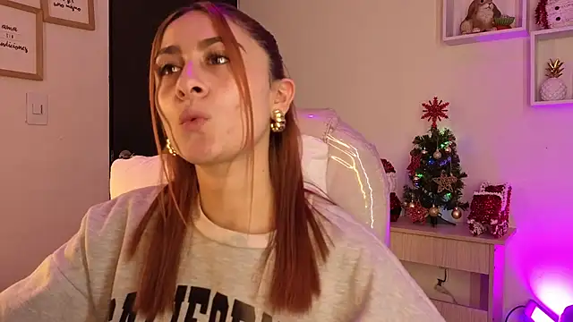 Snapshot of Tiarha chatting on 11/18/25, 04:17 Tiarha online show from 11/18/25, 04:17