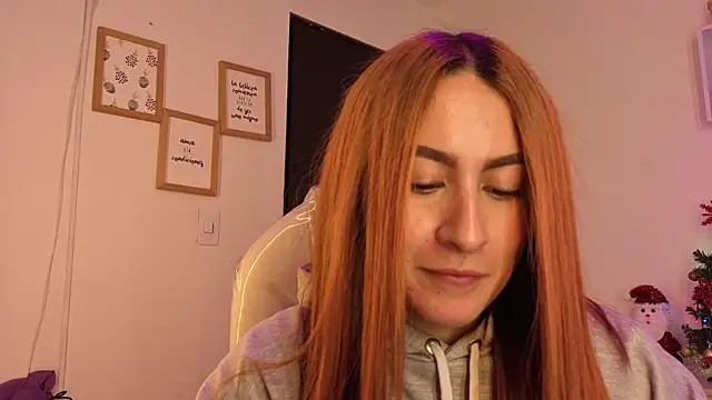 Snapshot of Tiarha chatting on 11/19/25, 04:56 Tiarha online show from 11/19/25, 04:56