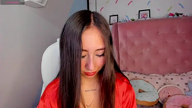 Snapshot of _cloe_martinez chatting on 12/05/24, 01:25 cloe martinez online show from 12/05/24, 01:25