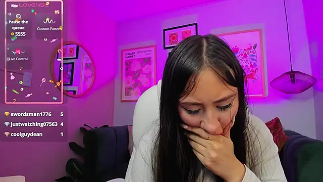 Snapshot of _cloe_martinez chatting on 12/10/24, 03:52 cloe martinez online show from 12/10/24, 03:52