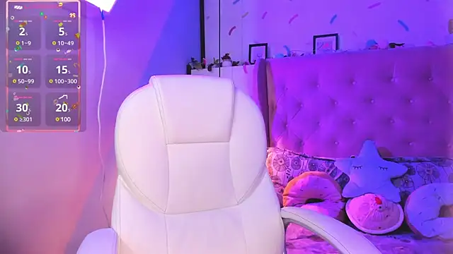 Snapshot of _cloe_martinez chatting on 12/17/24, 12:45 cloe martinez online show from 12/17/24, 12:45