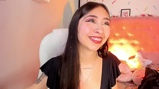 Snapshot of _cloe_martinez chatting on 01/24/25, 09:47 cloe martinez online show from 01/24/25, 09:47