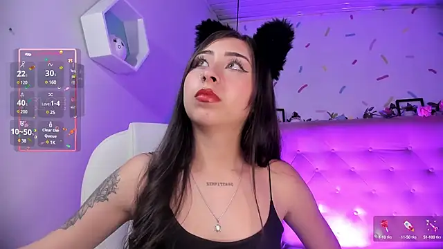 Snapshot of _cloe_martinez chatting on 02/20/25, 11:43 cloe martinez online show from 02/20/25, 11:43