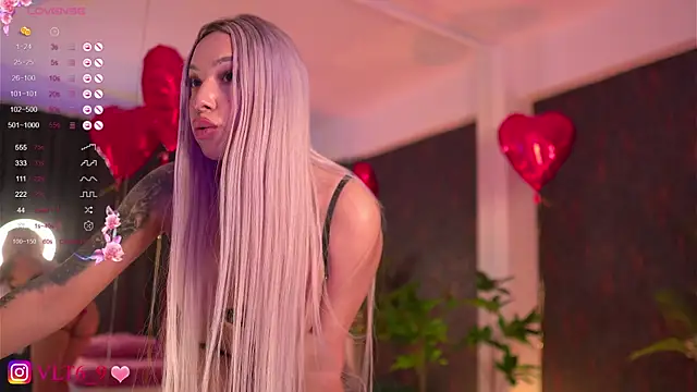 Snapshot of violettabunny03 chatting on 02/18/25, 11:30 violettabunny03 online show from 02/18/25, 11:30