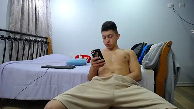 Snapshot of Iam_yourbabyprincess_XD chatting on 02/11/25, 05:26 Iam yourbabyprincess XD online show from 02/11/25, 05:26