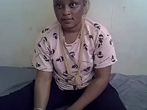 Snapshot of Crystal__Gee chatting on 01/18/25, 05:52 Crystal  Gee online show from 01/18/25, 05:52