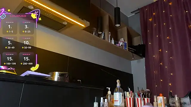 Snapshot of ilona_wine chatting on 11/16/25, 10:37 ilona wine online show from 11/16/25, 10:37