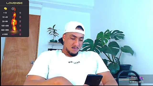 Snapshot of yosoy_enzo2020 chatting on 01/20/25, 03:04 yosoy enzo2020 online show from 01/20/25, 03:04