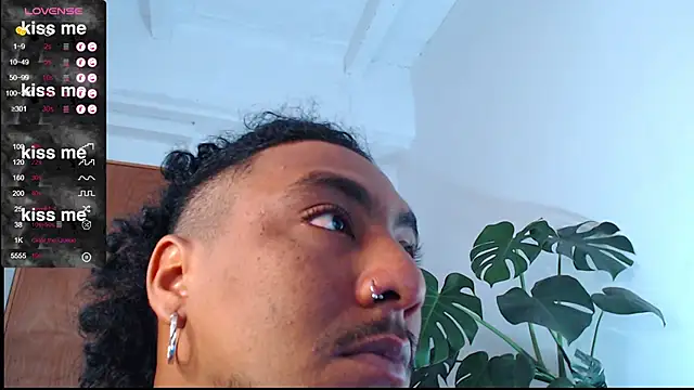 Snapshot of yosoy_enzo2020 chatting on 02/23/25, 02:25 yosoy enzo2020 online show from 02/23/25, 02:25