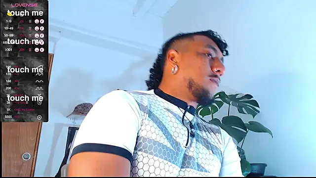 Snapshot of yosoy_enzo2020 chatting on 02/25/25, 12:14 yosoy enzo2020 online show from 02/25/25, 12:14