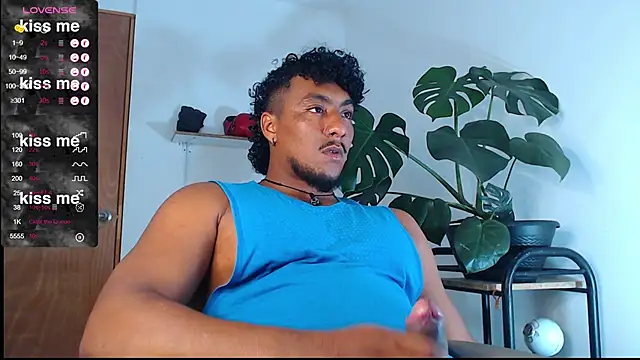 Snapshot of yosoy_enzo2020 chatting on 02/27/25, 02:42 yosoy enzo2020 online show from 02/27/25, 02:42