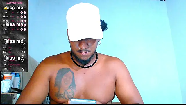 Snapshot of yosoy_enzo2020 chatting on 03/11/25, 12:33 yosoy enzo2020 online show from 03/11/25, 12:33