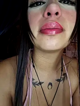 Snapshot of Hot_sophie_ chatting on 03/08/25, 02:45 Hot sophie  online show from 03/08/25, 02:45