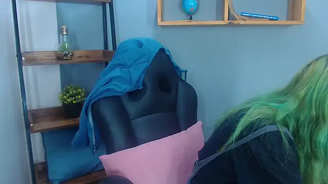 Snapshot of Erika_Stevens chatting on 11/15/25, 01:25 Erika Stevens online show from 11/15/25, 01:25