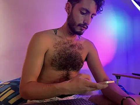 Snapshot of axel_giracr chatting on 12/17/24, 07:48 axel giracr online show from 12/17/24, 07:48