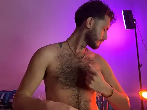 Snapshot of axel_giracr chatting on 01/04/25, 11:38 axel giracr online show from 01/04/25, 11:38