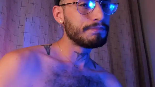 Snapshot of axel_giracr chatting on 01/26/25, 11:39 axel giracr online show from 01/26/25, 11:39