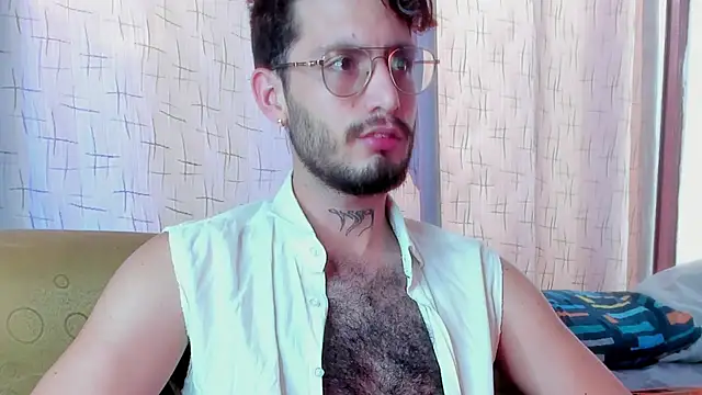 Snapshot of axel_giracr chatting on 03/19/25, 08:43 axel giracr online show from 03/19/25, 08:43