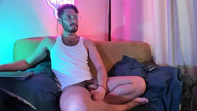 Snapshot of axel_giracr chatting on 11/17/25, 06:35 axel giracr online show from 11/17/25, 06:35