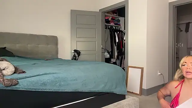 ElenaErickson online show from 12/02/24, 11:07