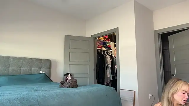 ElenaErickson online show from 02/05/25, 10:01