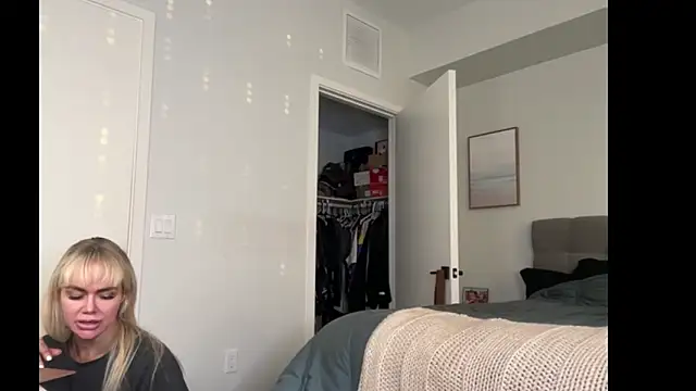 ElenaErickson online show from 04/12/26, 01:43