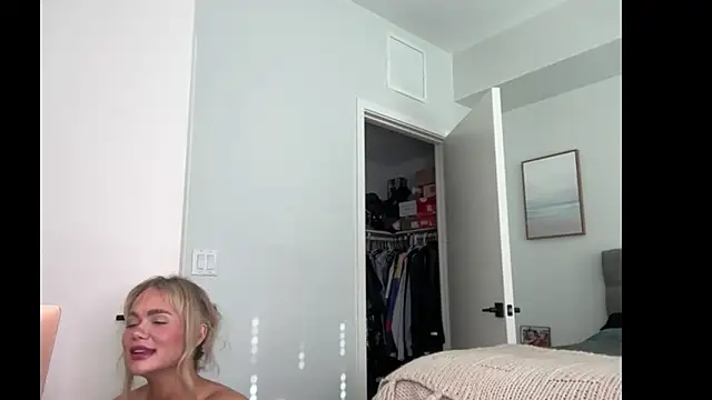 Snapshot of ElenaErickson chatting on 06/11/26, 12:32 ElenaErickson online show from 06/11/26, 12:32