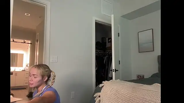 Snapshot of ElenaErickson chatting on 07/26/26, 01:36 ElenaErickson online show from 07/26/26, 01:36