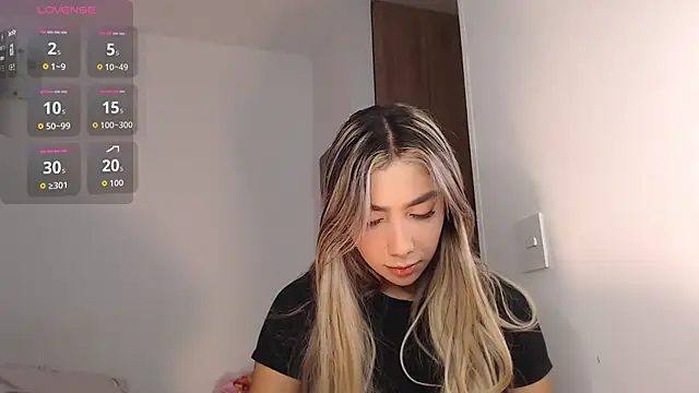 Snapshot of Marian_se chatting on 10/21/25, 10:43 Marian se online show from 10/21/25, 10:43