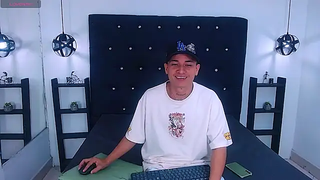 Snapshot of jeic_18 chatting on 10/12/25, 03:22 jeic 18 online show from 10/12/25, 03:22