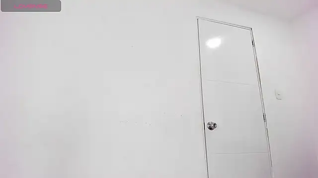 Snapshot of CurvyViolet chatting on 12/06/24, 11:54 CurvyViolet online show from 12/06/24, 11:54