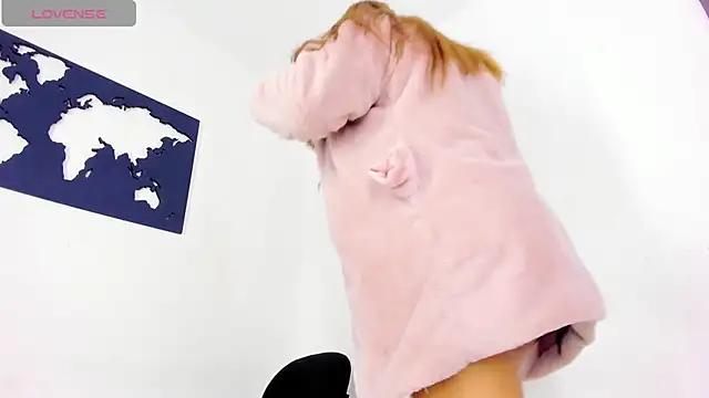 Snapshot of CurvyViolet chatting on 12/10/24, 11:54 CurvyViolet online show from 12/10/24, 11:54