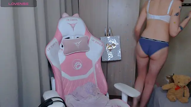 Snapshot of LeahGottty chatting on 10/09/25, 10:30 LeahGottty online show from 10/09/25, 10:30