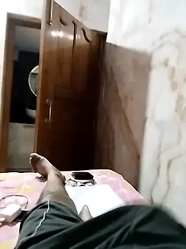 findmemylove online show from 11/24/25, 04:51