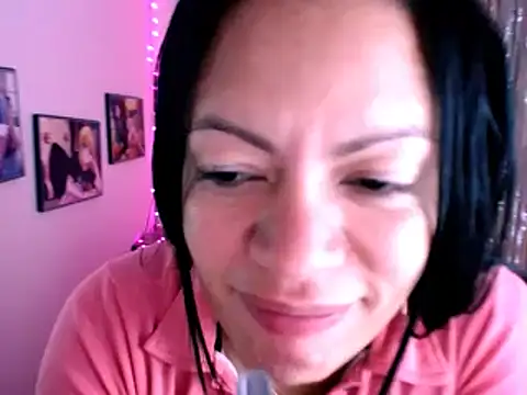 Snapshot of Cristal_w chatting on 12/18/24, 03:33 Cristal w online show from 12/18/24, 03:33
