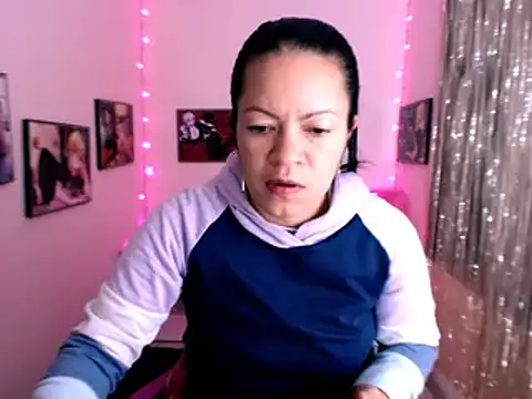 Snapshot of Cristal_w chatting on 01/08/25, 12:37 Cristal w online show from 01/08/25, 12:37