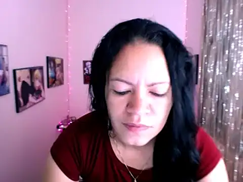 Snapshot of Cristal_w chatting on 01/11/25, 02:25 Cristal w online show from 01/11/25, 02:25