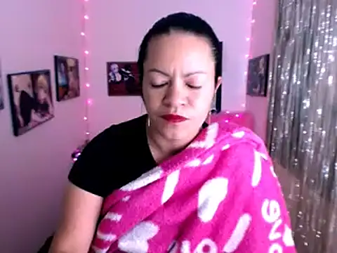 Snapshot of Cristal_w chatting on 01/13/25, 05:33 Cristal w online show from 01/13/25, 05:33