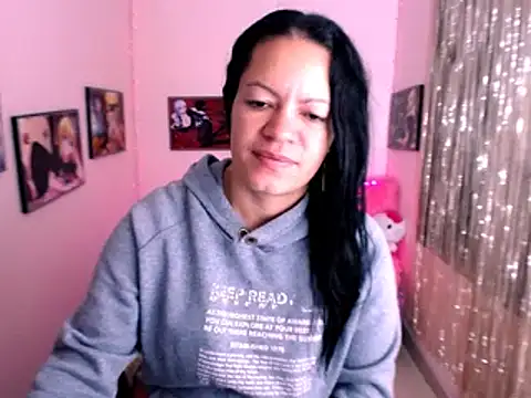 Snapshot of Cristal_w chatting on 01/14/25, 12:35 Cristal w online show from 01/14/25, 12:35