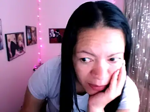 Snapshot of Cristal_w chatting on 01/16/25, 12:31 Cristal w online show from 01/16/25, 12:31