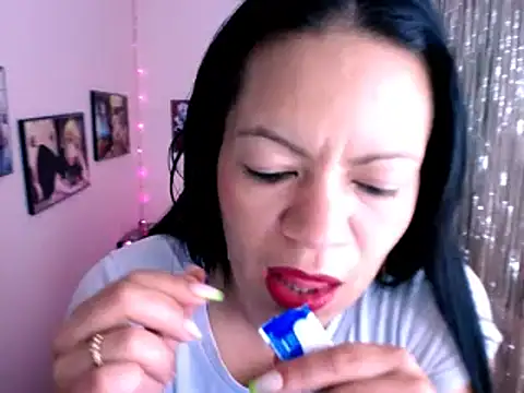 Snapshot of Cristal_w chatting on 01/16/25, 03:56 Cristal w online show from 01/16/25, 03:56