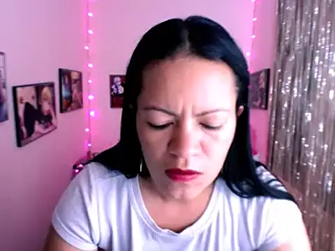 Snapshot of Cristal_w chatting on 01/16/25, 06:59 Cristal w online show from 01/16/25, 06:59