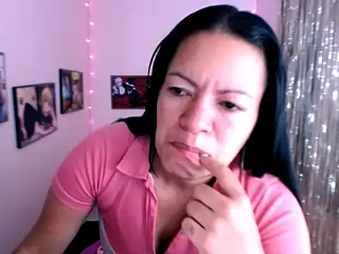 Snapshot of Cristal_w chatting on 01/17/25, 01:24 Cristal w online show from 01/17/25, 01:24