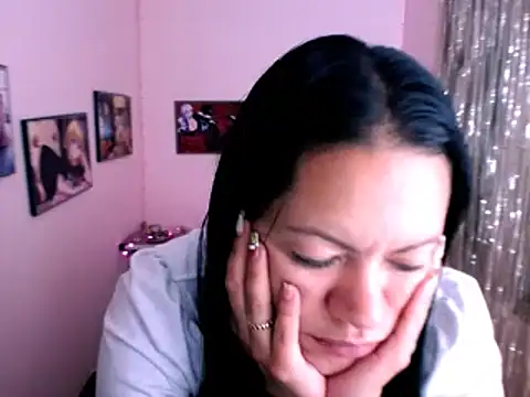 Snapshot of Cristal_w chatting on 01/19/25, 04:57 Cristal w online show from 01/19/25, 04:57