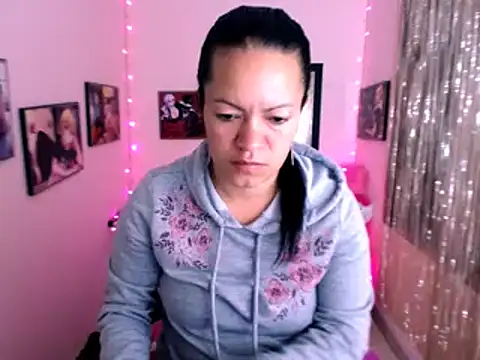 Snapshot of Cristal_w chatting on 01/20/25, 01:11 Cristal w online show from 01/20/25, 01:11
