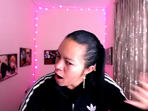 Snapshot of Cristal_w chatting on 01/21/25, 12:18 Cristal w online show from 01/21/25, 12:18