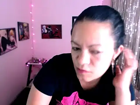 Snapshot of Cristal_w chatting on 01/21/25, 06:12 Cristal w online show from 01/21/25, 06:12